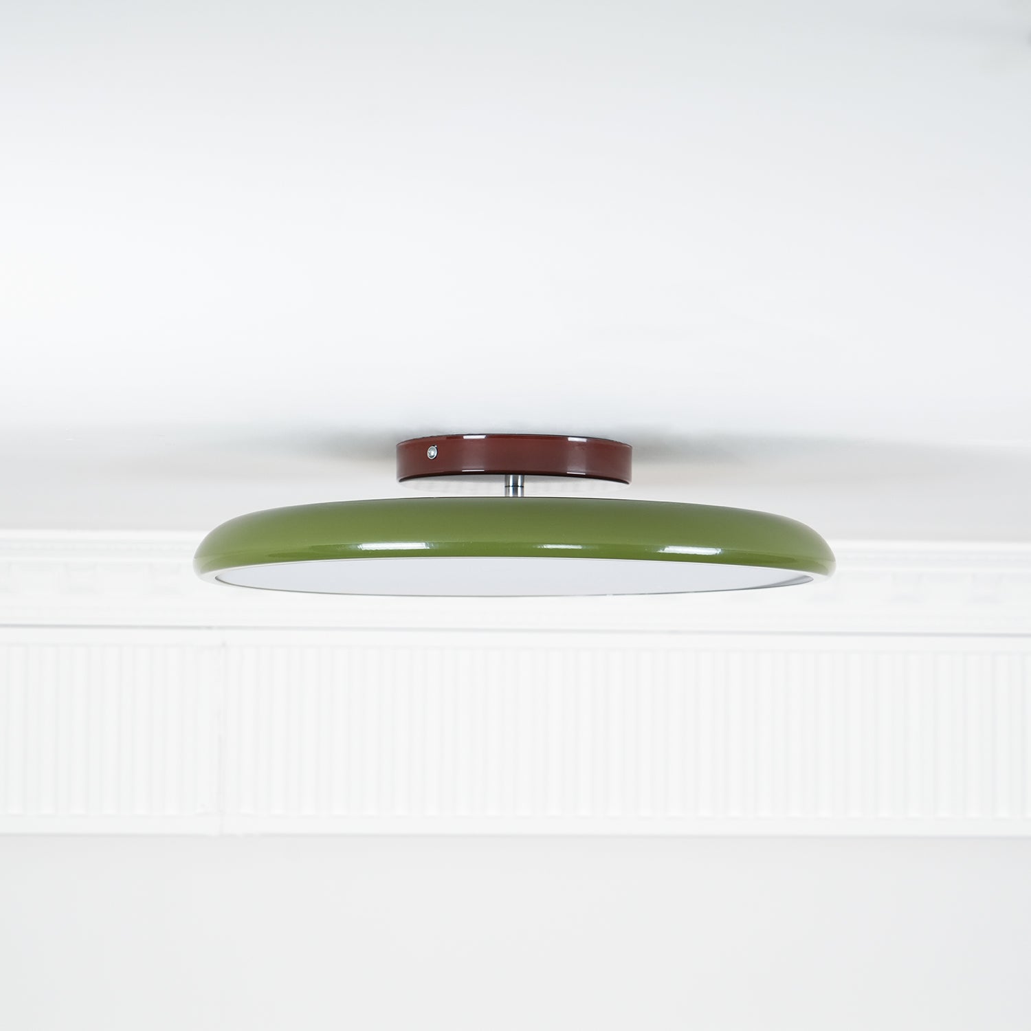 Verstellbare LED Deckenleuchte mit Schwenkbarem Spotdesign