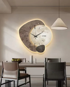 Selmora Mondkreis-Wanduhr mit dekorativem Mondmotiv