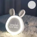 Zegar dziecięcy HasiLicht LED z nocnym światłem w stylu królika USB