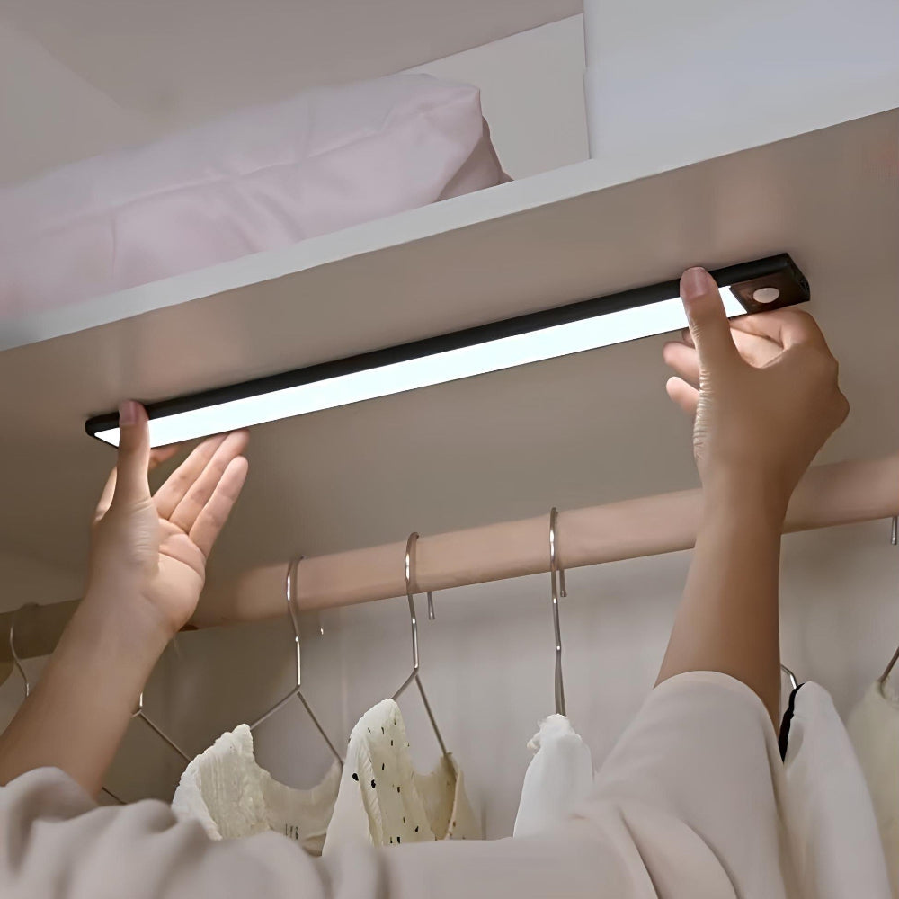 Listwa LED z czujnikiem do oświetlenia szafek, bezprzewodowa, USB, ściemniana