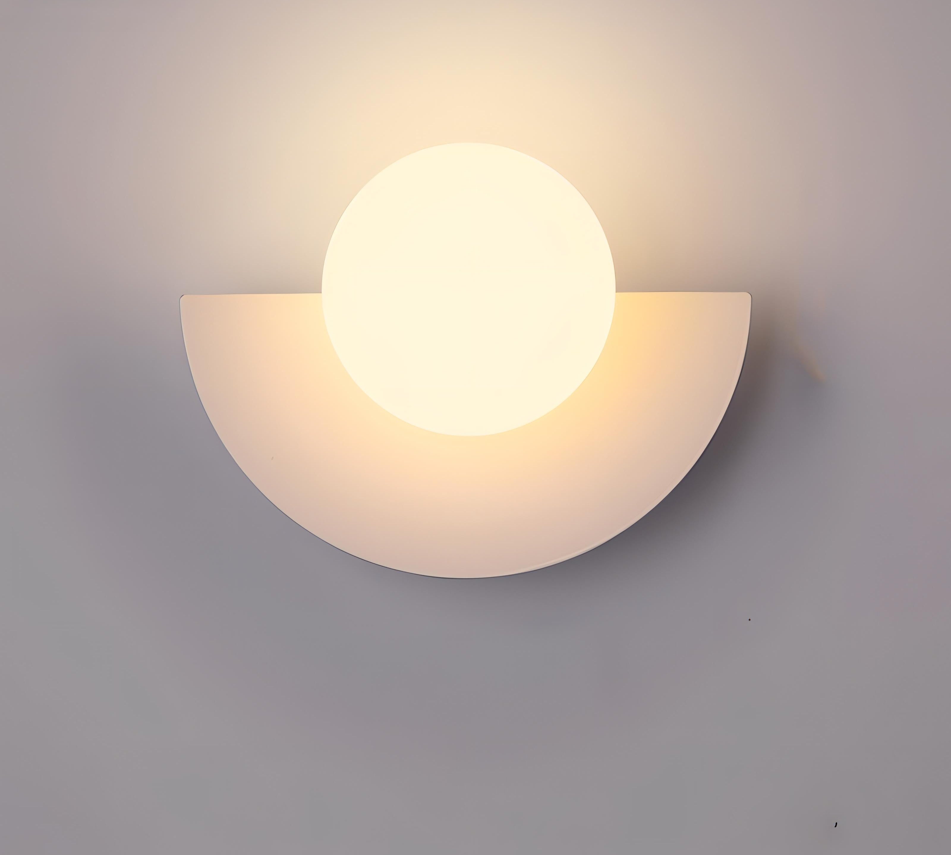 Nordexa Halbrunde Wandleuchte aus Metall mit LED Licht