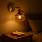 Lampa ścienna z szklanym kloszem w kształcie tulipana