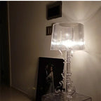 Bordlampe i akryl, højdejusterbar med E27 fatning