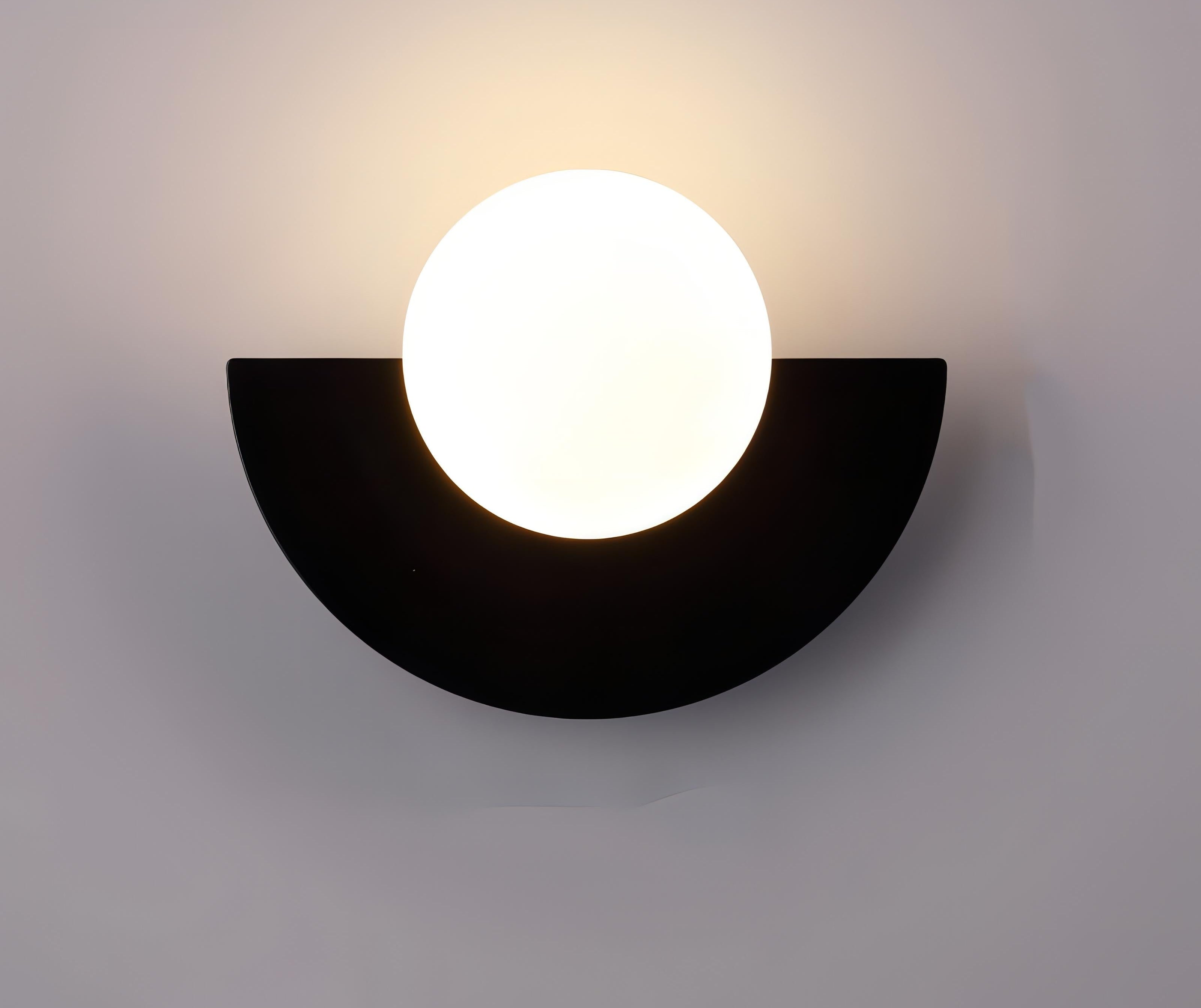 Nordexa Halbrunde Wandleuchte aus Metall mit LED Licht