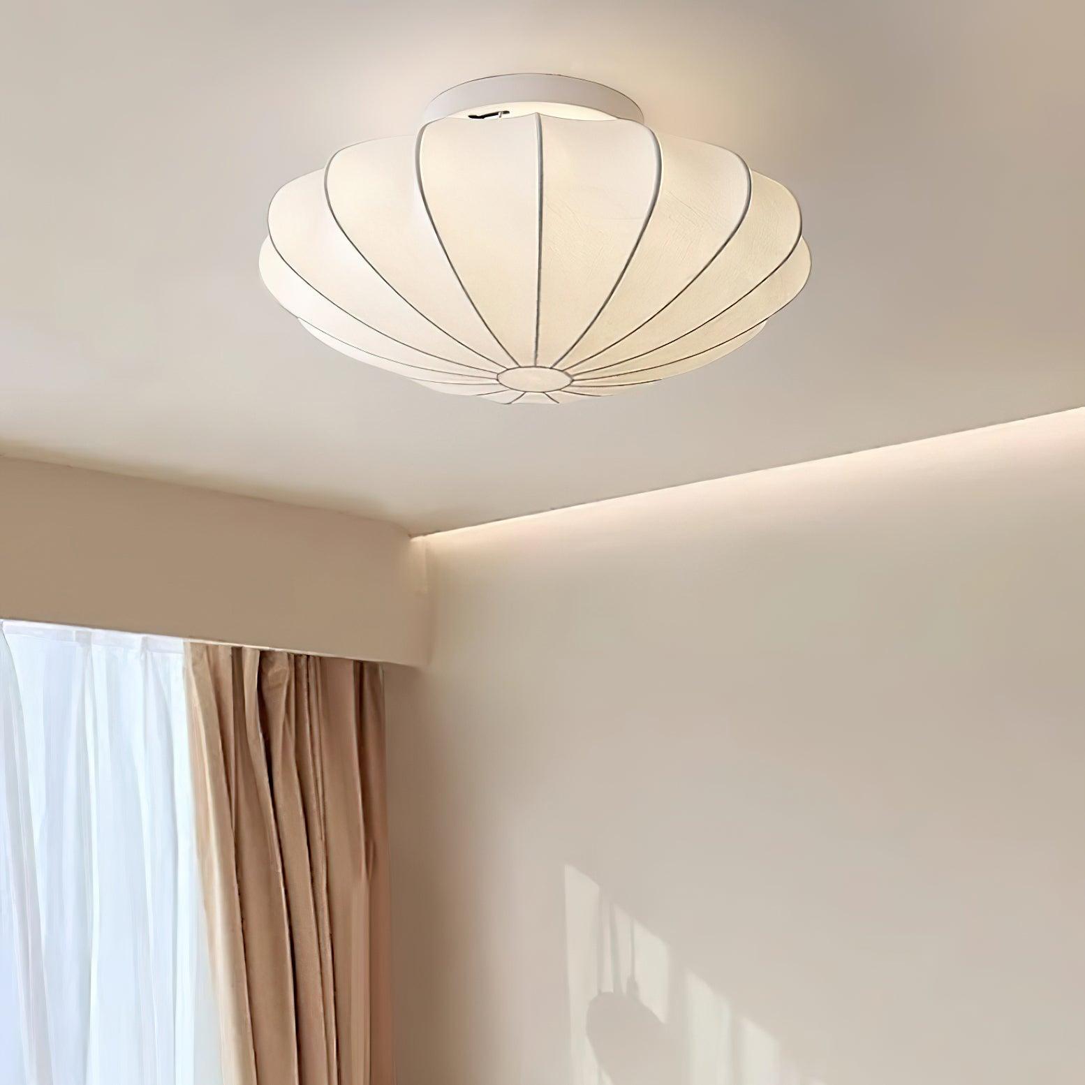 Rund loftlampe med stofskærm og E27 fatning