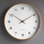 Holz-Wanduhr mit leisem Uhrwerk und minimalistischer Gestaltung