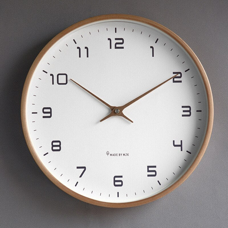 Holz-Wanduhr mit leisem Uhrwerk und minimalistischer Gestaltung
