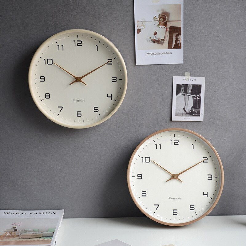 Holz-Wanduhr mit leisem Uhrwerk und minimalistischer Gestaltung