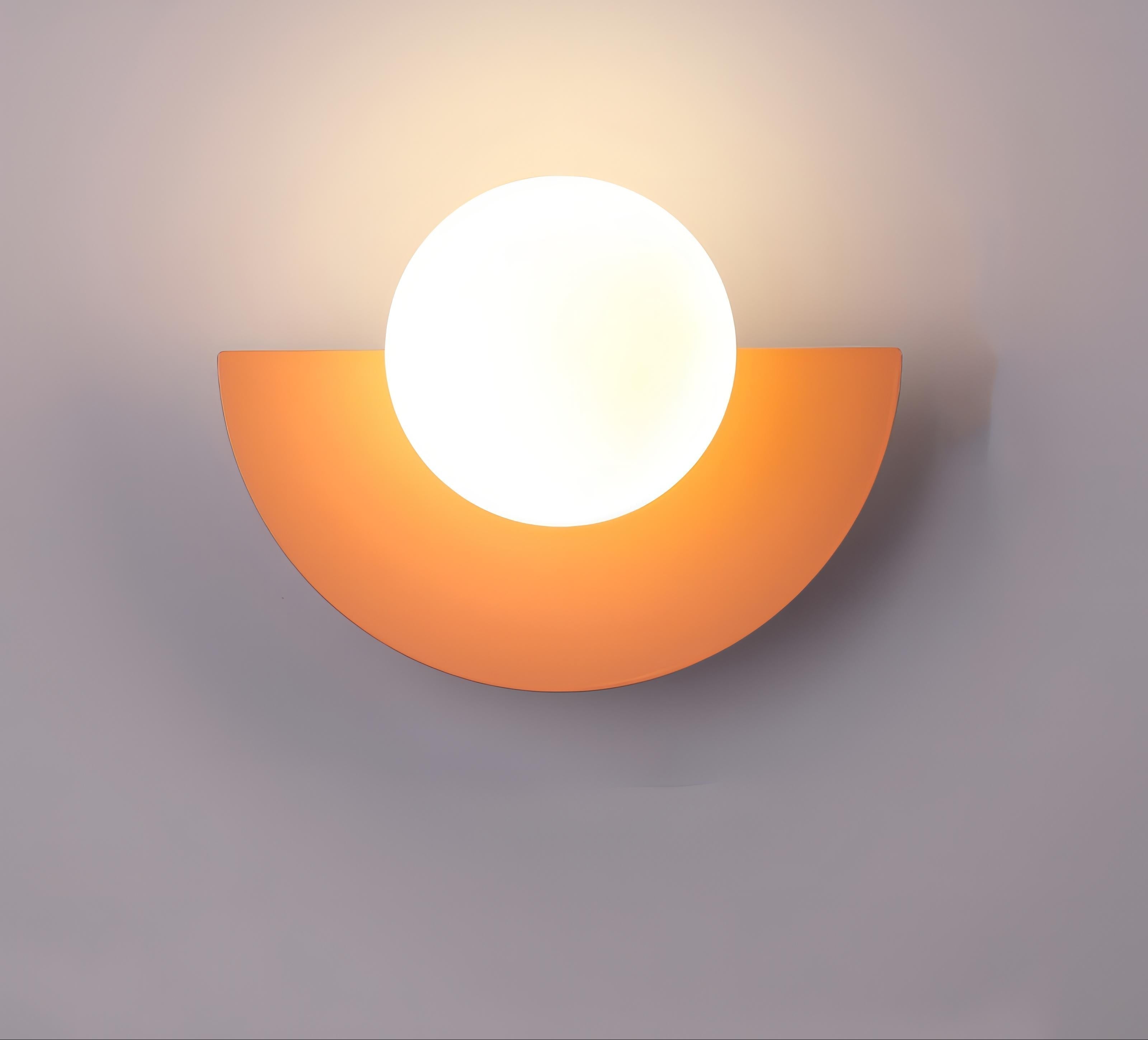 Nordexa Halbrunde Wandleuchte aus Metall mit LED Licht