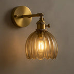 Lampa ścienna z szklanym kloszem w kształcie tulipana