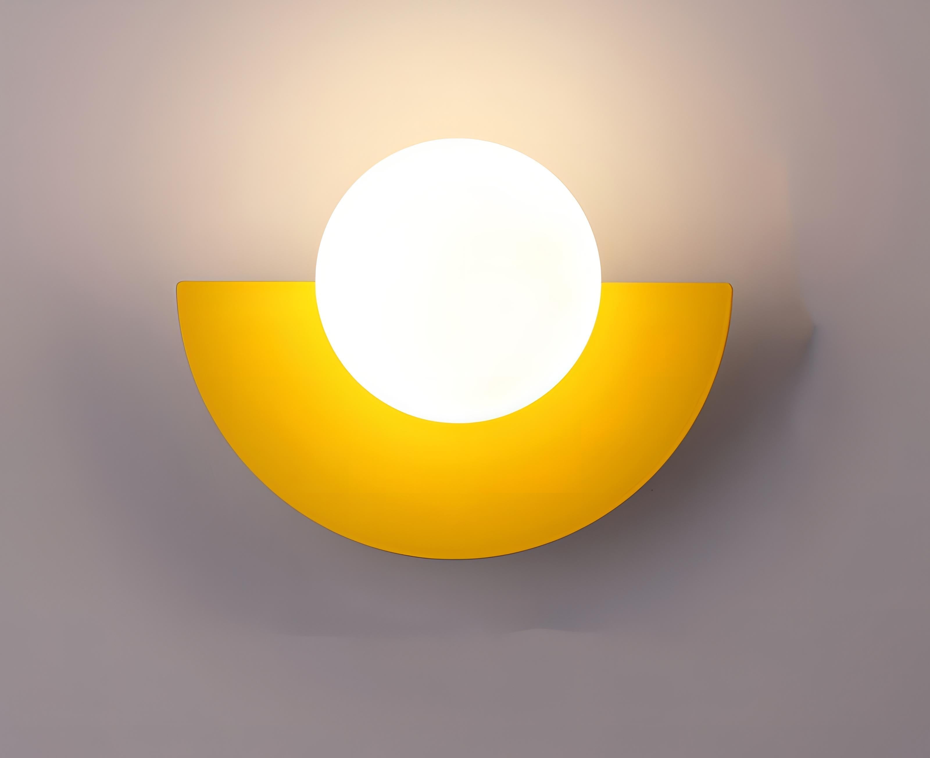 Nordexa Halbrunde Wandleuchte aus Metall mit LED Licht