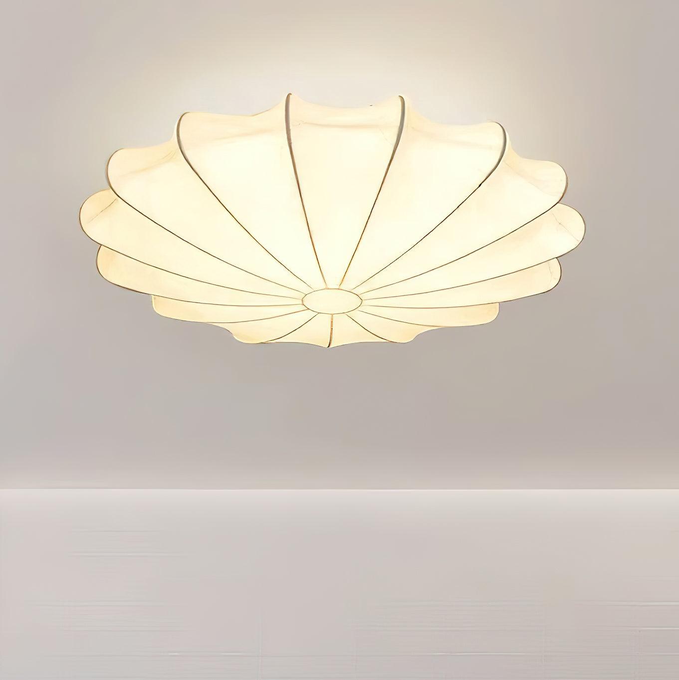 Rund loftlampe med stofskærm og E27 fatning
